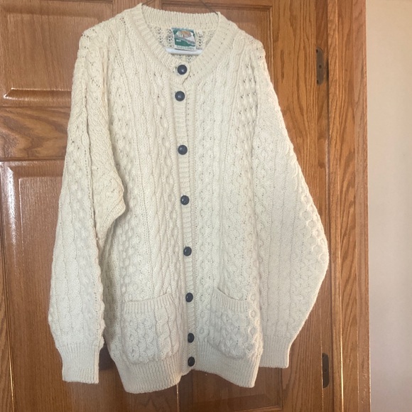 garltarra Sweaters - Irish wool Cardigan with brown buttons